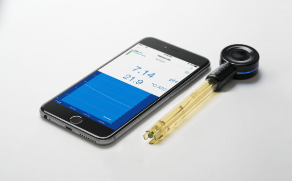 HALO Bluetooth 電極はメーターなしで pH を測定します