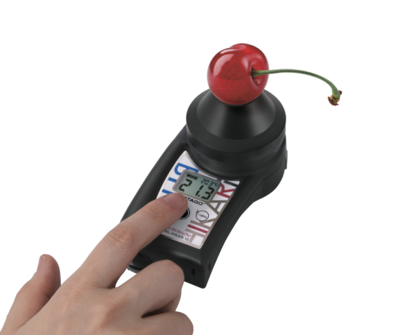 ATAGO PAL-HIKARI electronic refractometer measures fruit brix directly