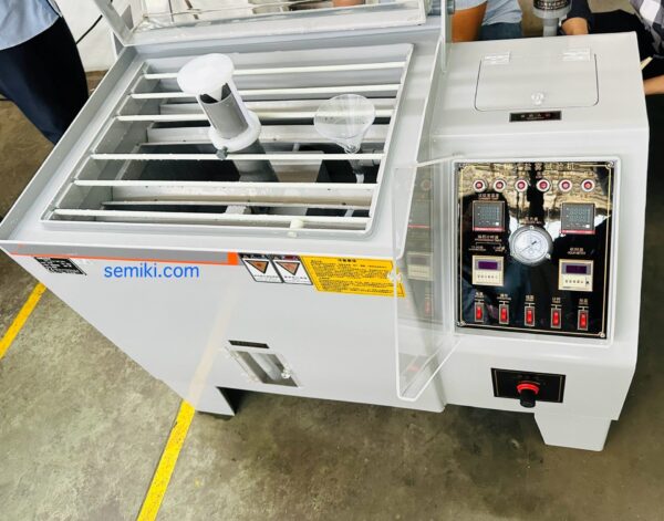 Salt spray machine tests metal corrosion