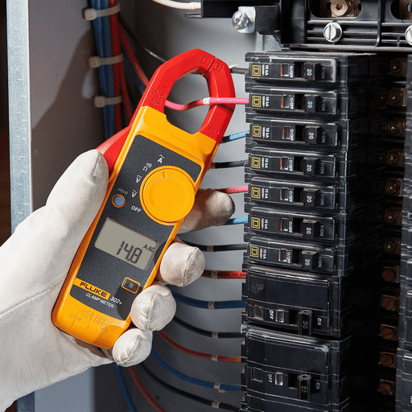 FLUKE 302 Clamp Meter - Safety Guaranteed